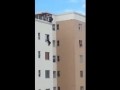 Incredibile! Suicidio evitato da un salvataggio acrobatico!