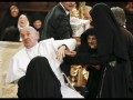 Il papa a Napoli, suore di clausura scatenate. Sepe: State calme sorelle