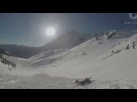Snowboarder sopravvive ad una valanga in Canada